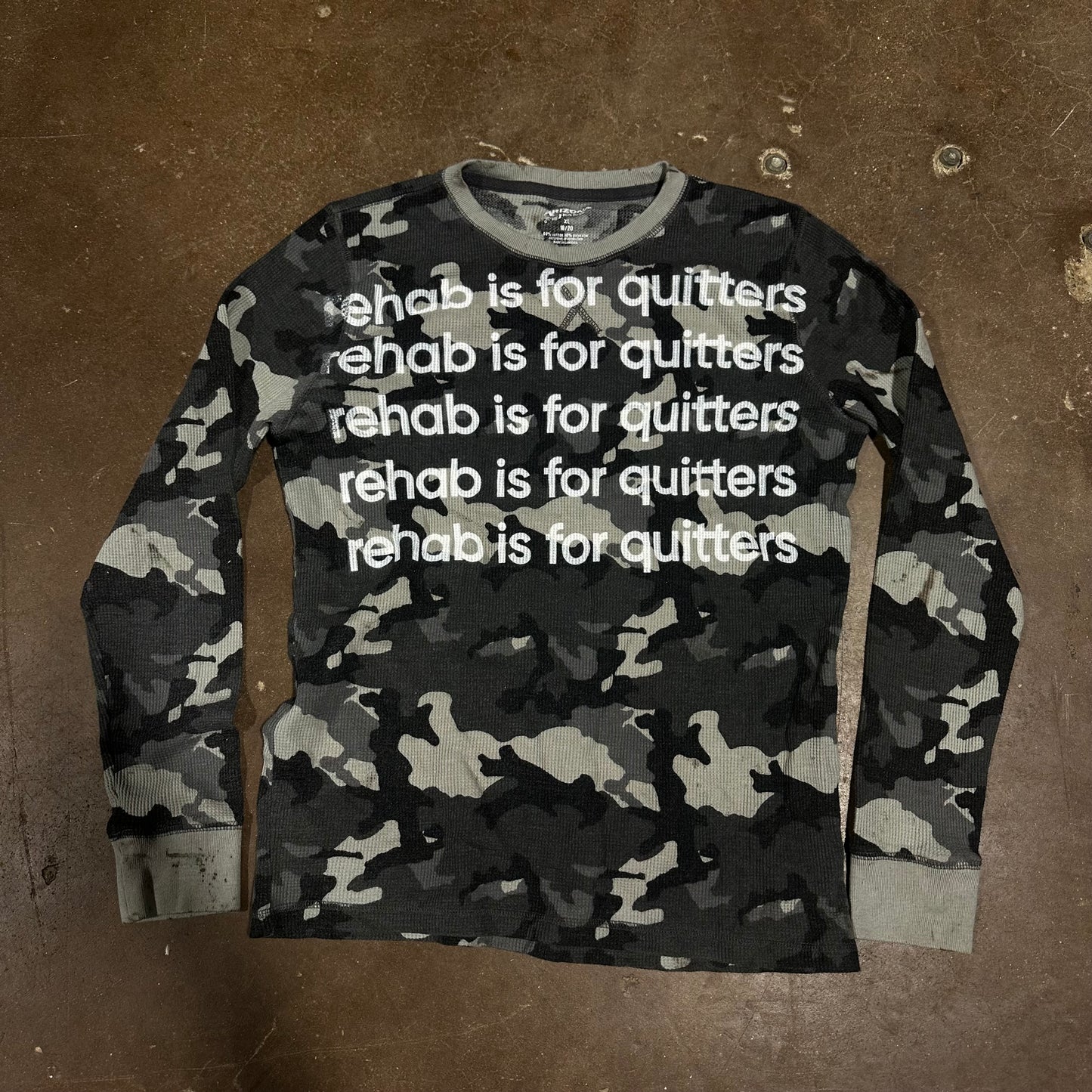 YOUTH BLACK CAMO REHAB IS FOR QUITTERS THERMAL