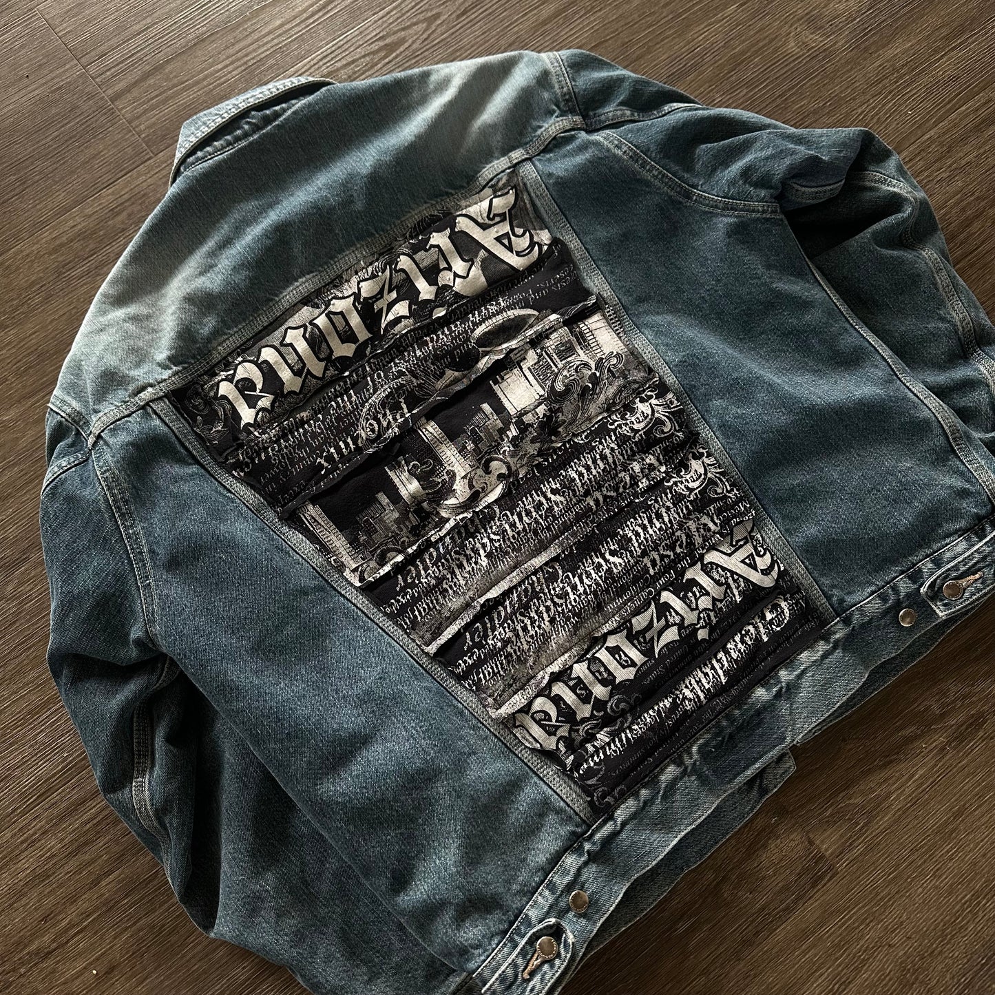CITY LINE DENIM JACKET