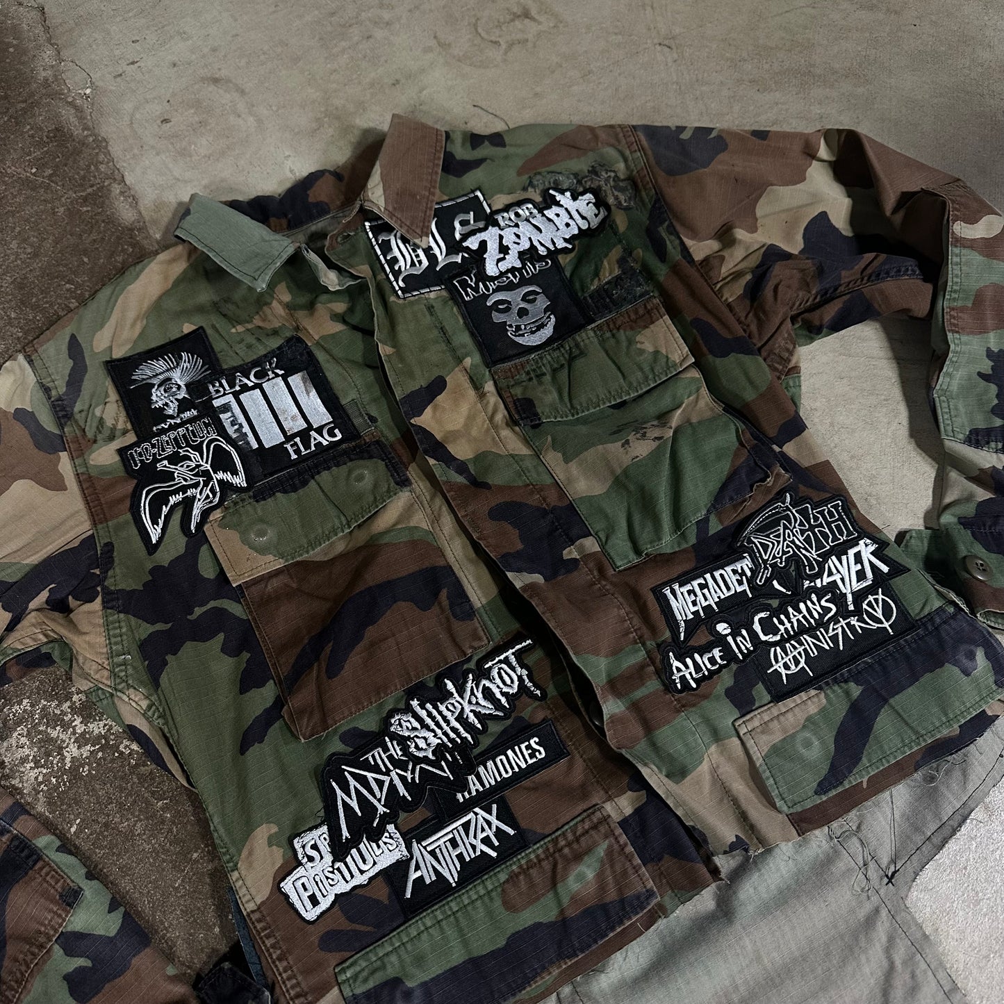 UPSIDE DOWN CROSS PATCH CAMO JACKET