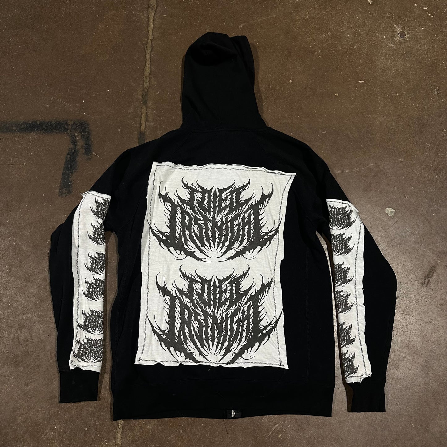 METAL LOGO PATCH HOODIE