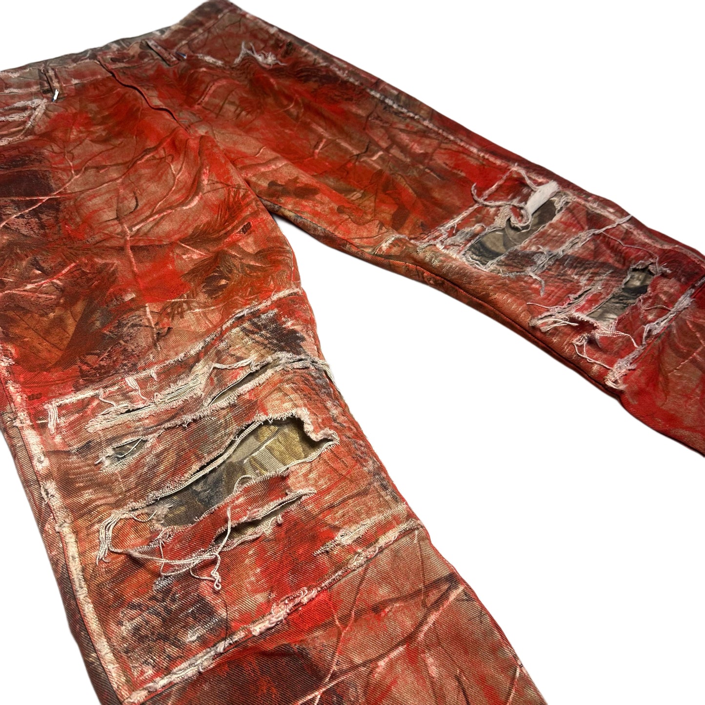 RED REALTREE DISTRESSED PANTS